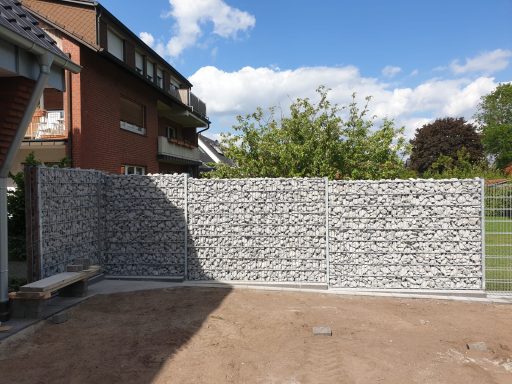 Gabionenwand mit Pflasterung